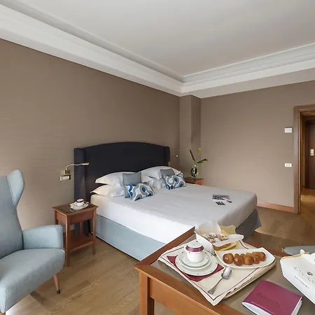 Royal Continental Szálloda Nápoly