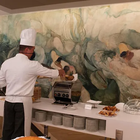 Royal Continental 4* Naples