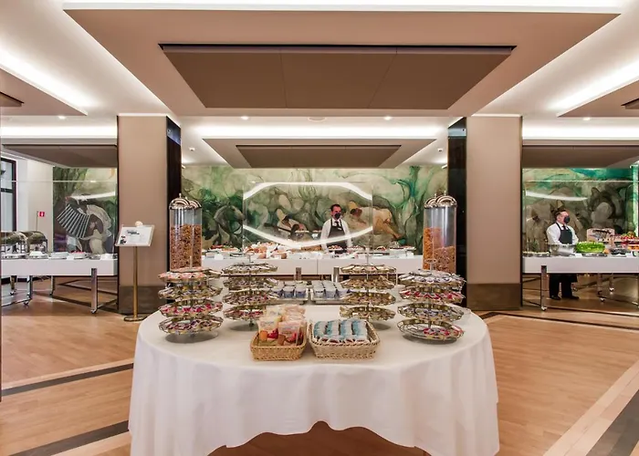 Отель Royal Continental