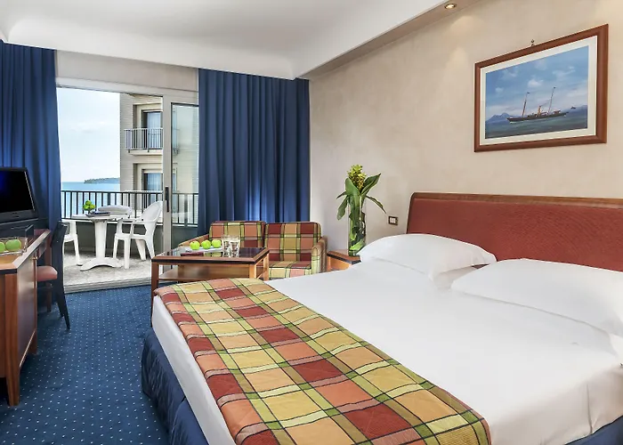 Hotel Royal Continental 4*