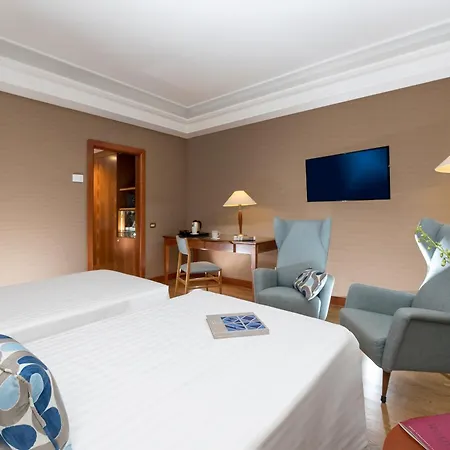 Royal Continental Hotel 4*