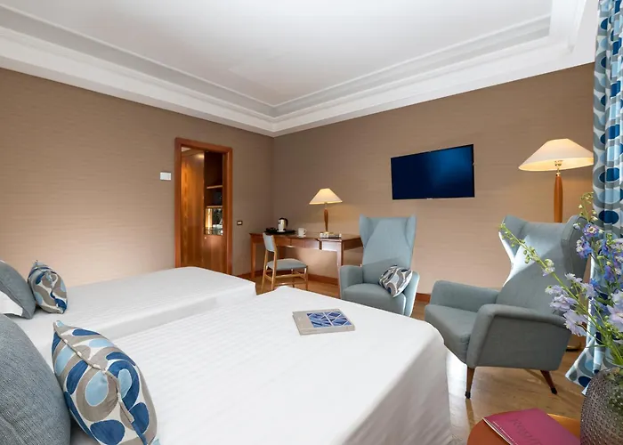 Royal Continental Hotel 4*