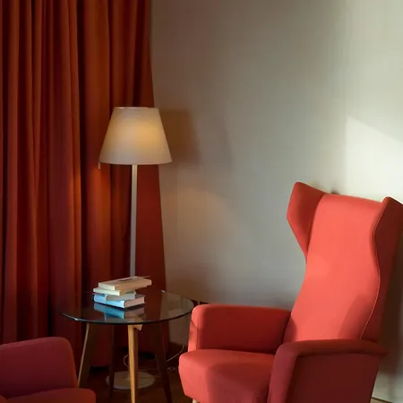 Royal Continental Hotel 4*